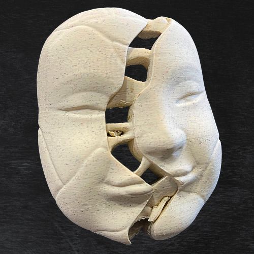 Máscara Japonesa Okame Dividida